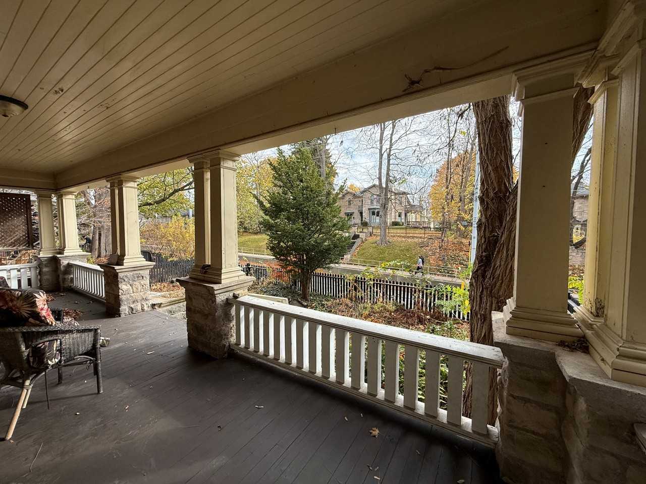 61 Paisley St - Photo 3 of 13