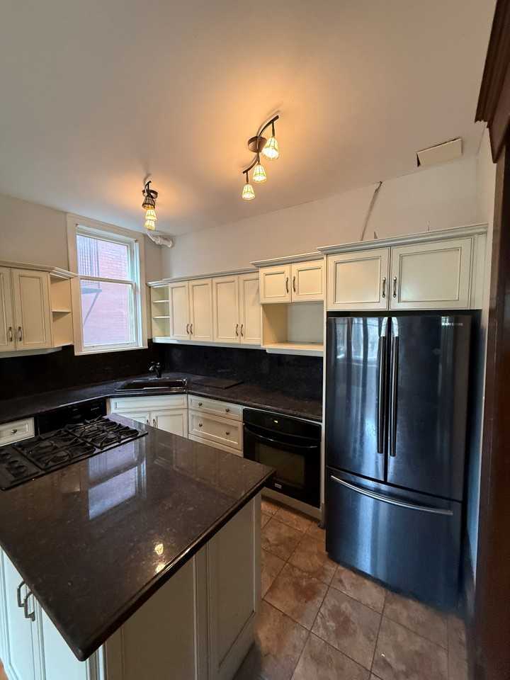 61 Paisley St - Photo 7 of 13