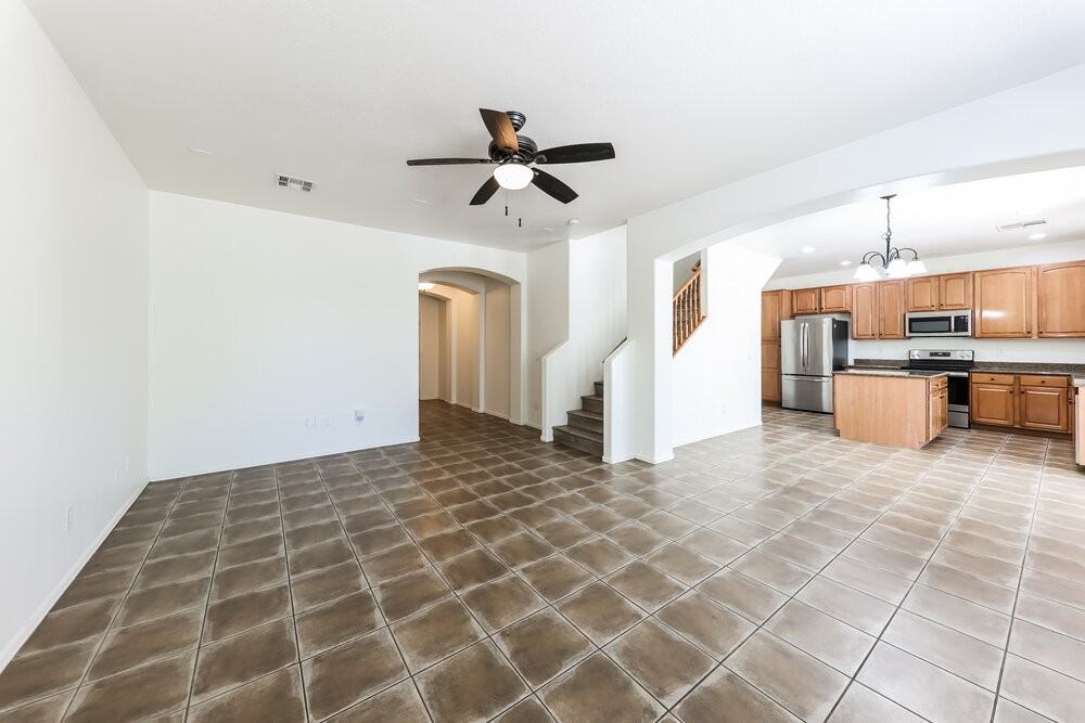 16041 N 171st Dr - Photo 5 of 17