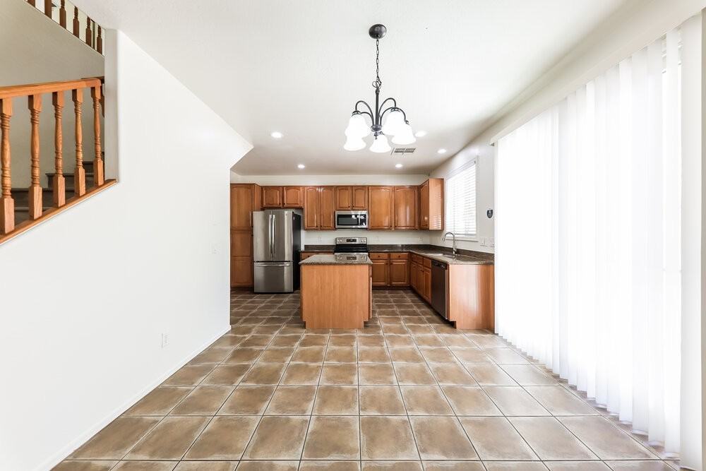 16041 N 171st Dr - Photo 7 of 17