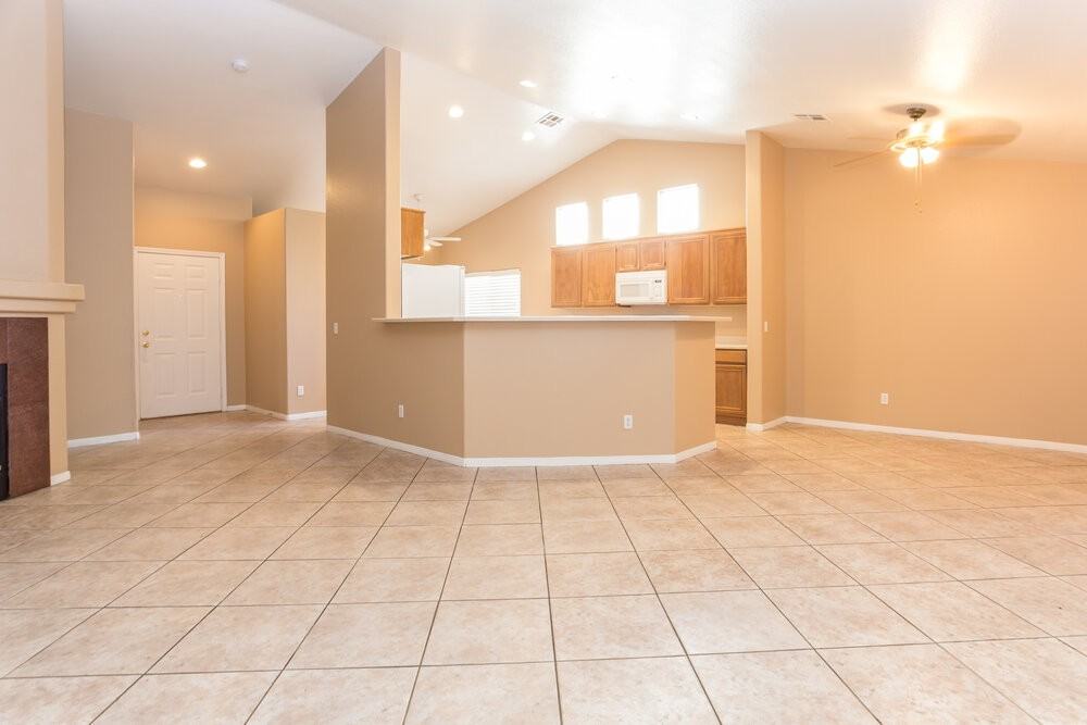 2614 Tropical Sands Ave - Photo 3 of 15