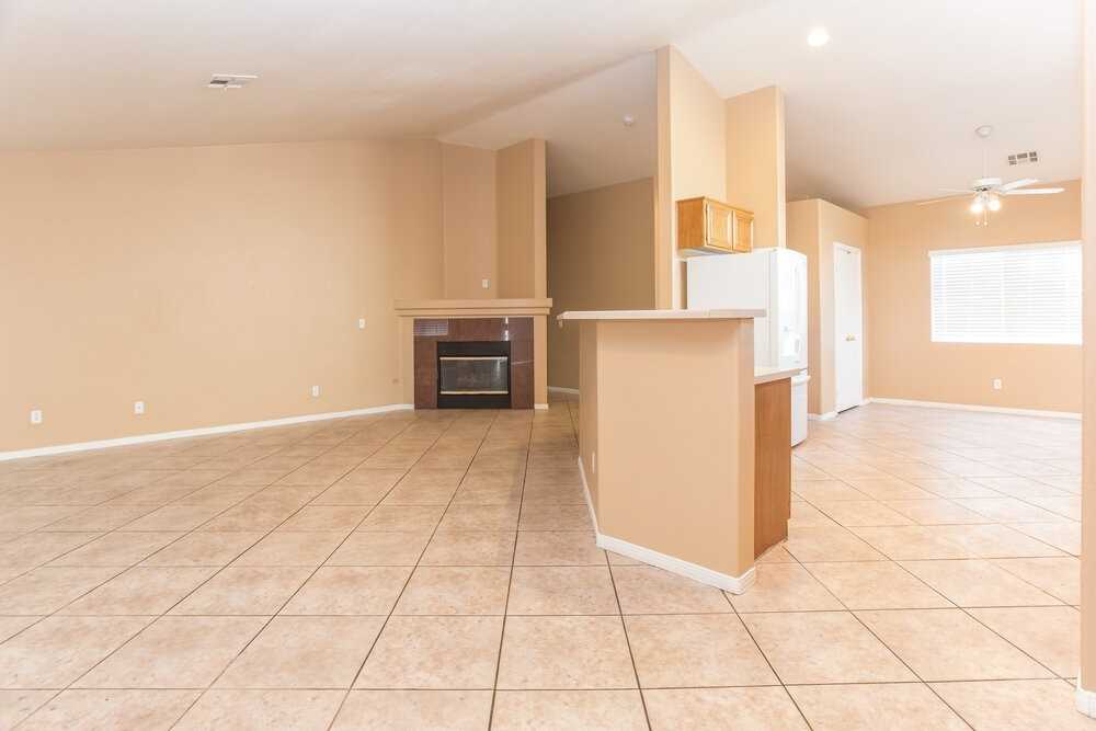 2614 Tropical Sands Ave - Photo 4 of 15