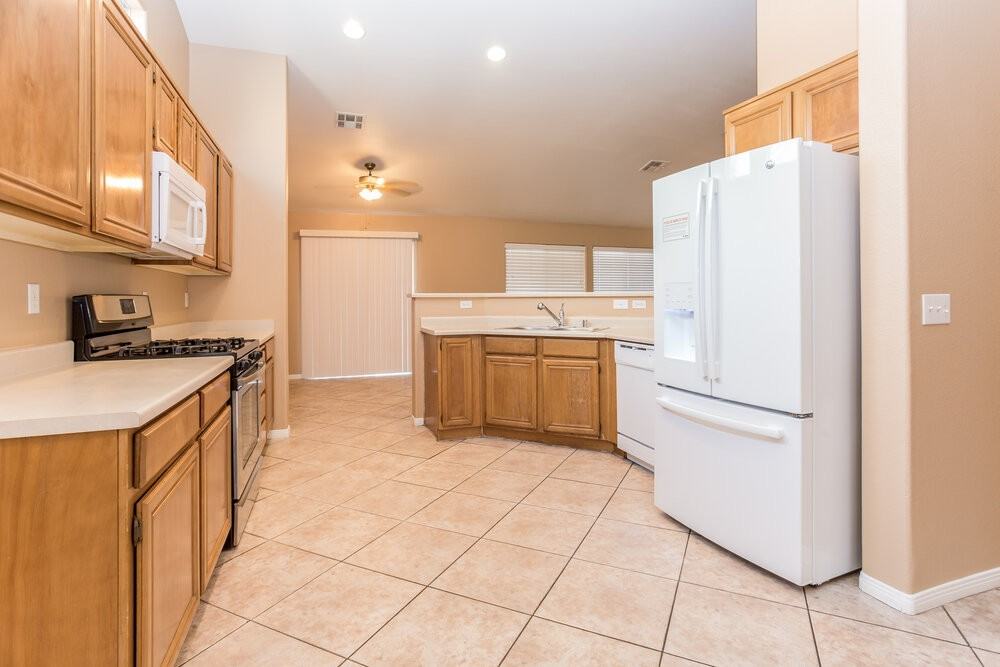 2614 Tropical Sands Ave - Photo 6 of 15