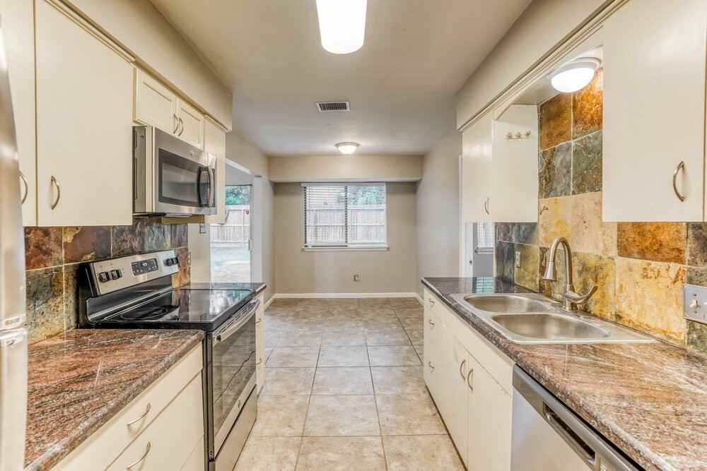 22630 Leedstown Ln - Photo 7 of 16