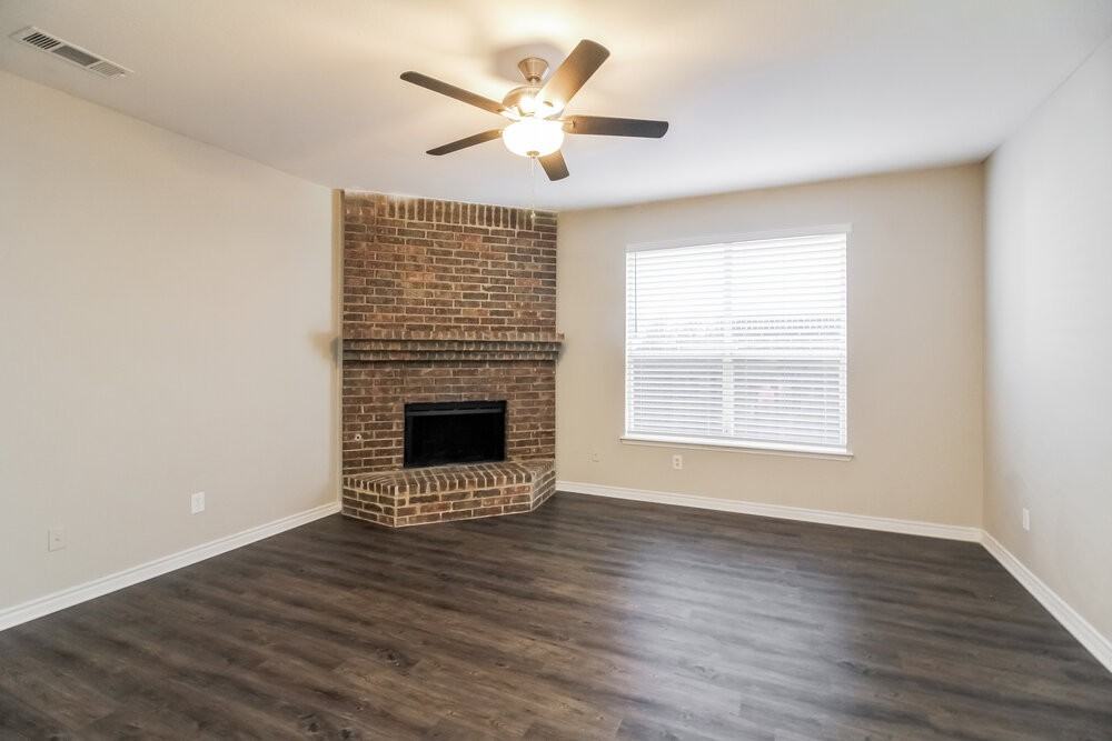 1345 Boyd St - Photo 4 of 17