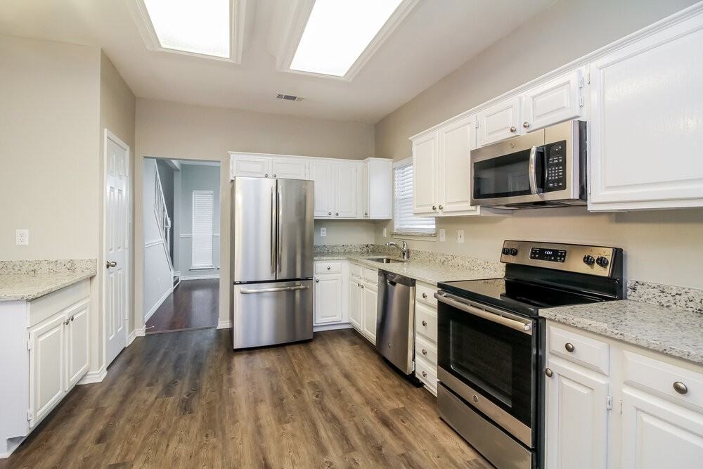 1345 Boyd St - Photo 7 of 17