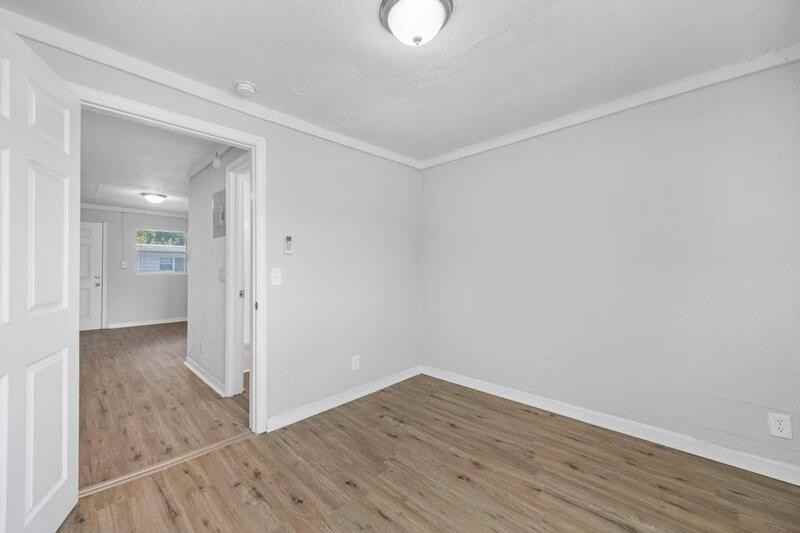2146 Inwood Ter - Photo 4 of 17