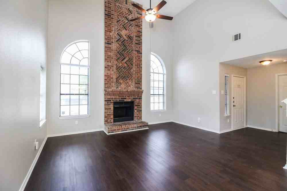 819 Mayfield Dr - Photo 2 of 15