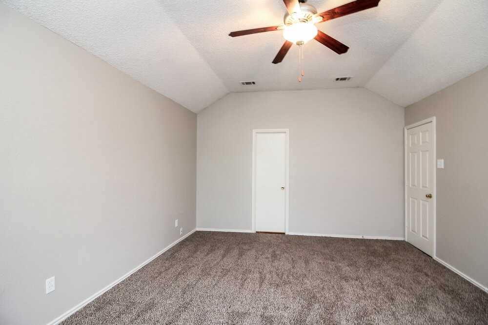 819 Mayfield Dr - Photo 5 of 15