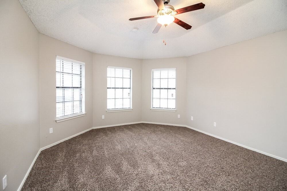 819 Mayfield Dr - Photo 6 of 15
