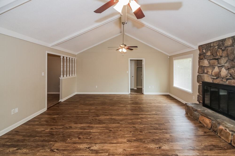 4102 Royalcrest Dr - Photo 4 of 25
