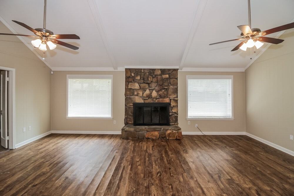 4102 Royalcrest Dr - Photo 6 of 25