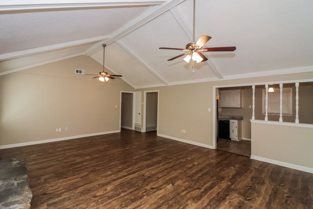 4102 Royalcrest Dr - Photo 7 of 25