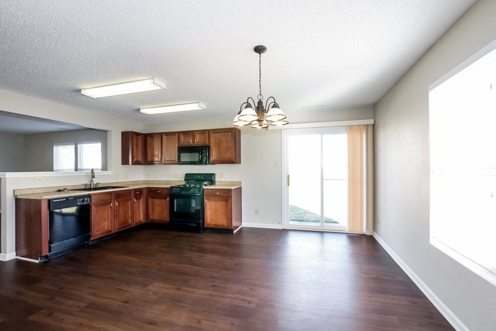 841 Chastain Ave - Photo 6 of 17