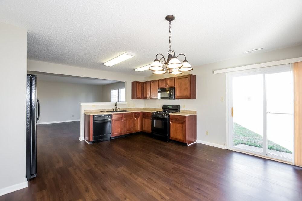 841 Chastain Ave - Photo 7 of 17