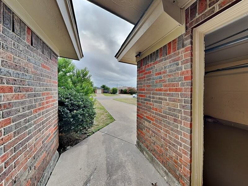 4509 Ebbtide Ct - Photo 3 of 20