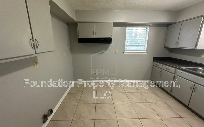 3130 Normandy Dr - Photo 3 of 16