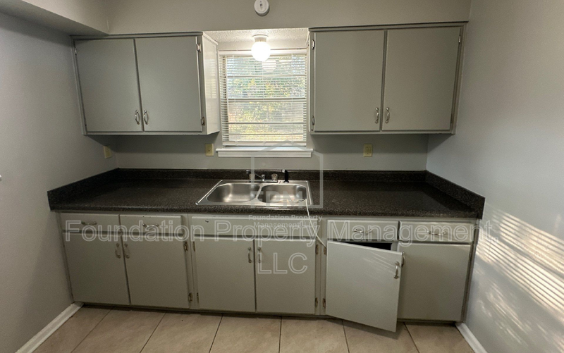 3130 Normandy Dr - Photo 4 of 16