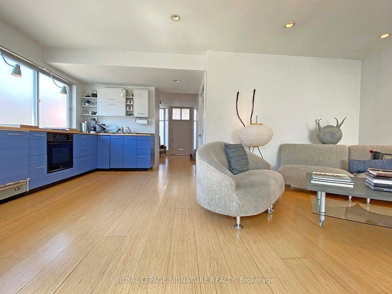 623 Wellington Street West #Main - Photo 3 of 14