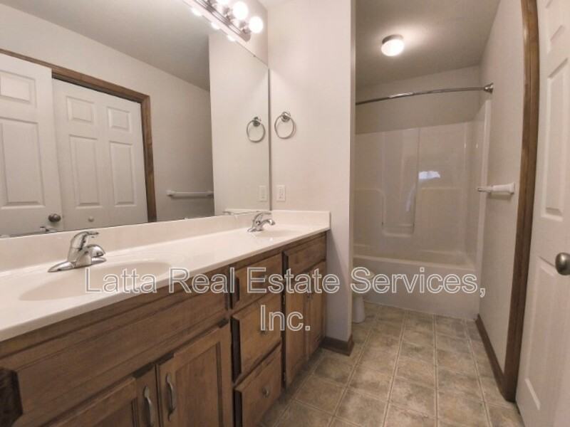 1101 Nw Willow Dr - Photo 7 of 13
