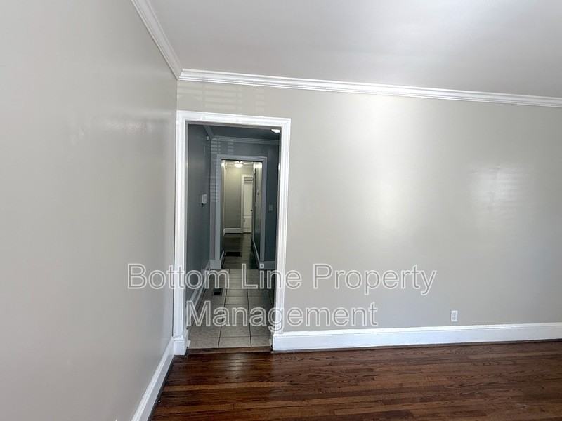 1823 Union St - Photo 4 of 12