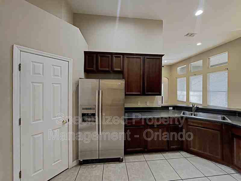 3465 Bromfield Dr - Photo 5 of 21