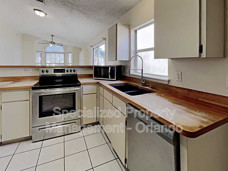 1603 Winter Green Blvd - Photo 4 of 18