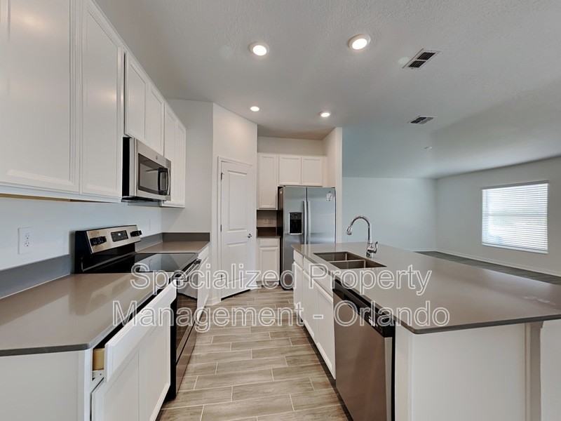 301 Piave St - Photo 2 of 24