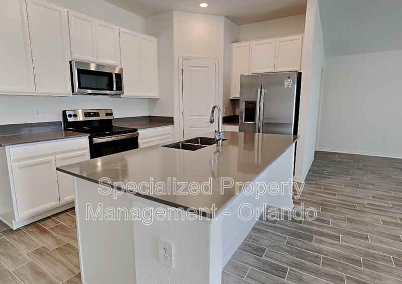 301 Piave St - Photo 3 of 24
