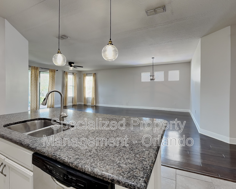 15543 Waterleigh Cove Dr - Photo 4 of 26