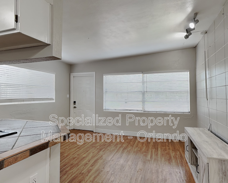 313 S Lawsona Blvd - Photo 6 of 22