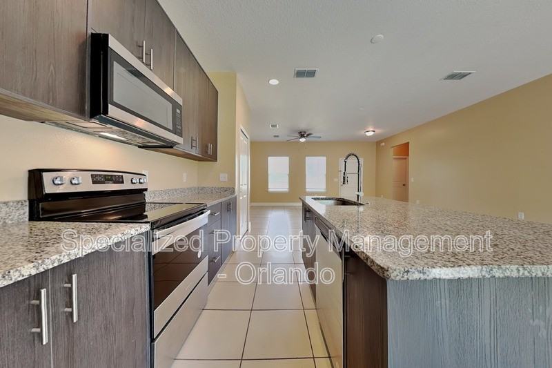 5017 Sw 165th Street Rd - Photo 2 of 16
