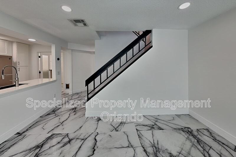 8212 Citrus Chase Dr - Photo 5 of 33