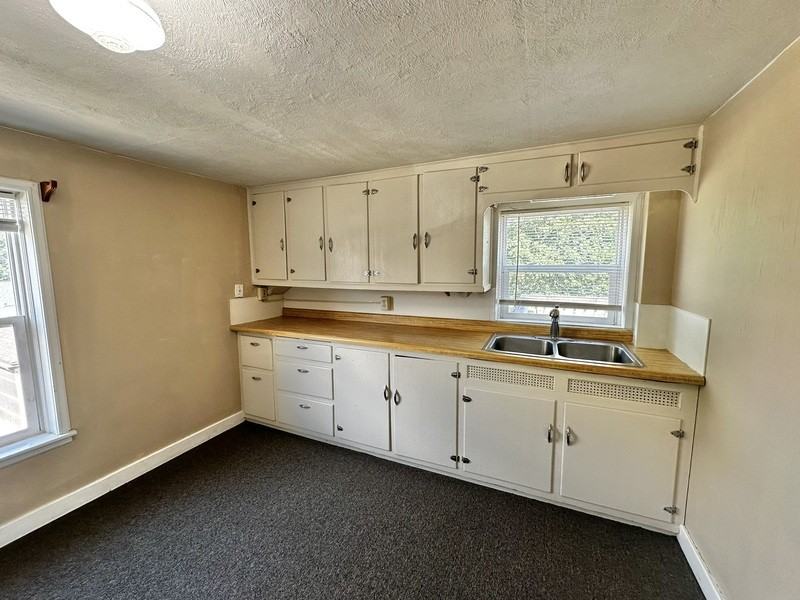 610 Church Ave - Photo 4 of 17