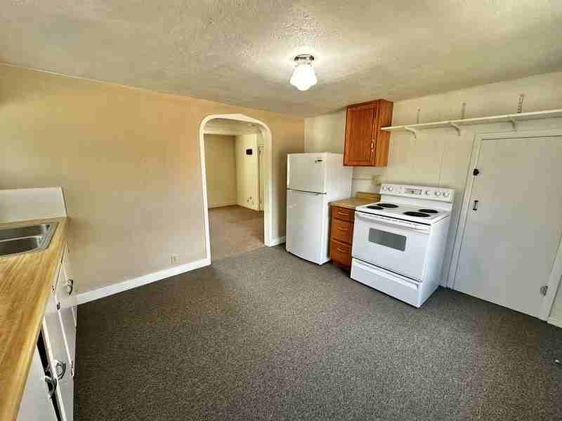 610 Church Ave - Photo 5 of 17