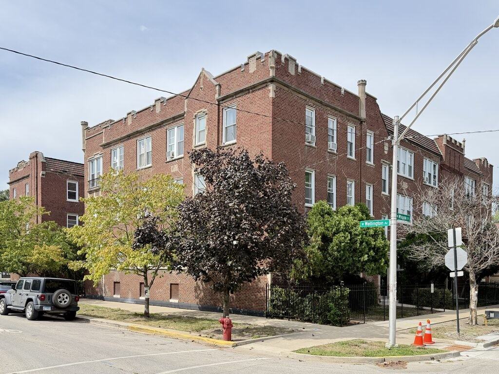 3040 W Wellington Ave #1