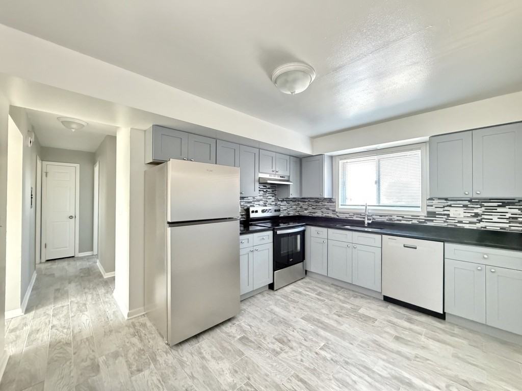 1422 Carol St #2B - Photo 2 of 21