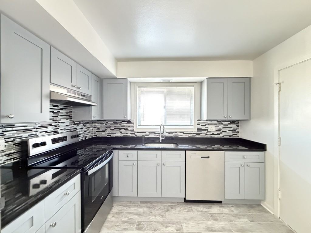 1422 Carol St #2B - Photo 3 of 21