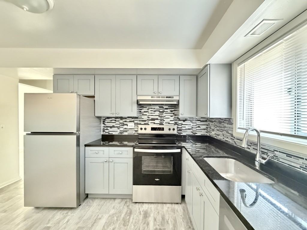 1422 Carol St #2B - Photo 4 of 21