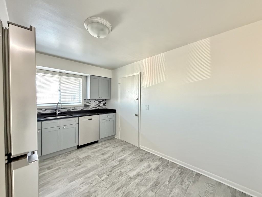 1422 Carol St #2B - Photo 6 of 21