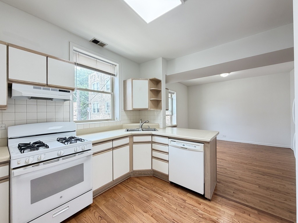 5783 N Ridge Ave #2 - Photo 5 of 21