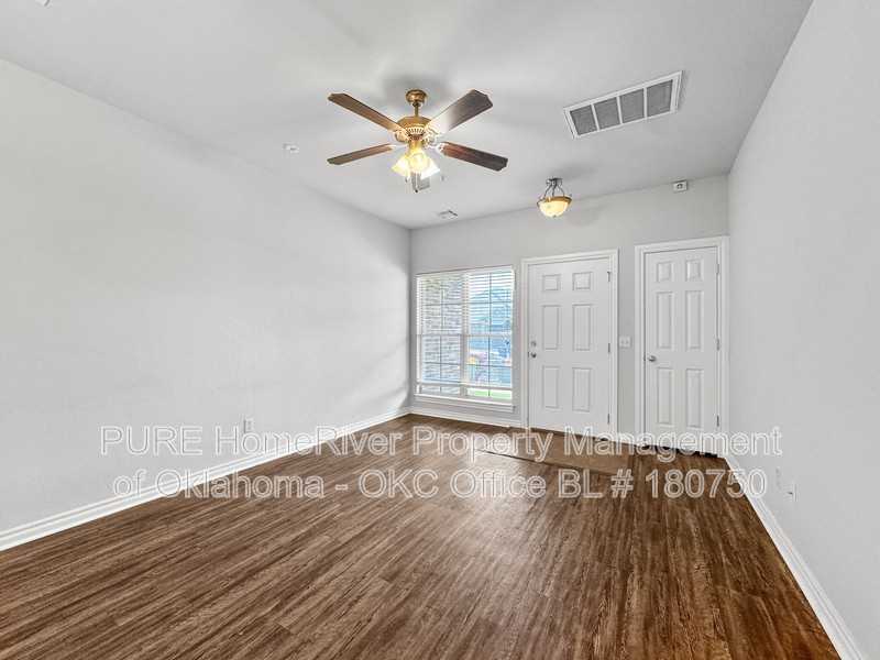 922 Sw 92nd St - Photo 3 of 23