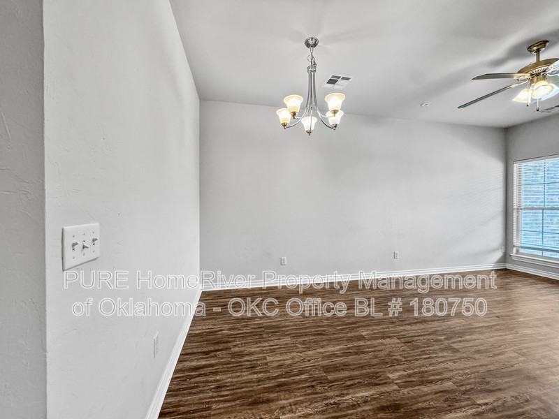 922 Sw 92nd St - Photo 4 of 23