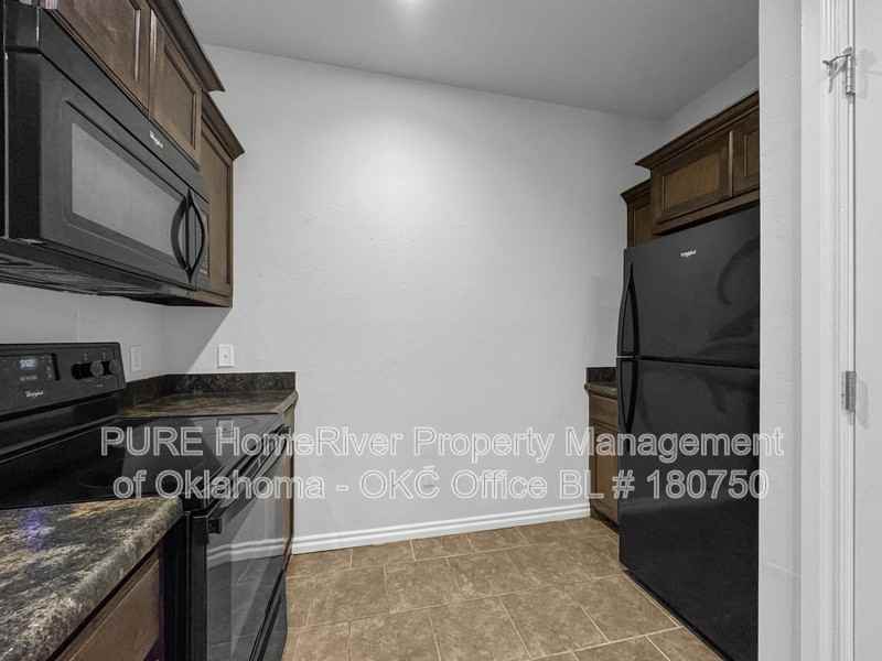 922 Sw 92nd St - Photo 6 of 23