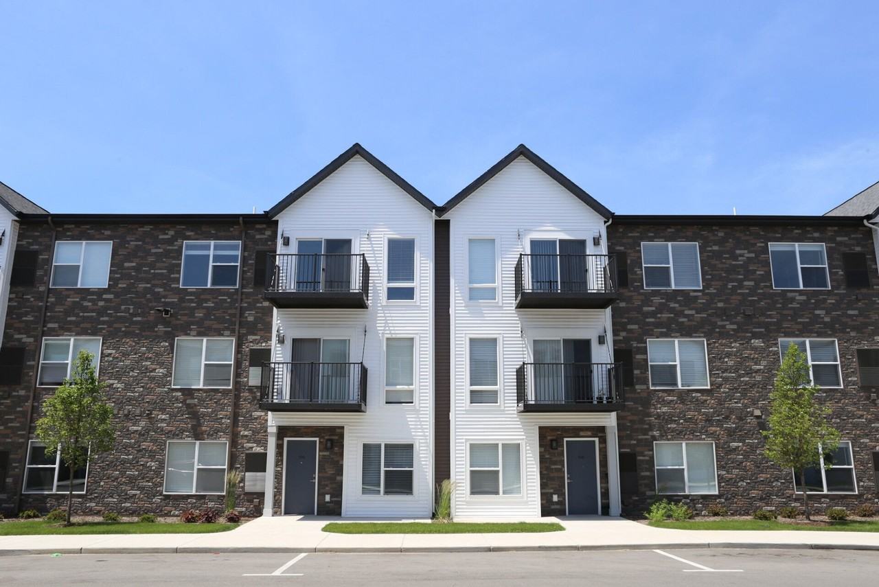 Lakewood Place Apartment Village - Photo 3 of 28