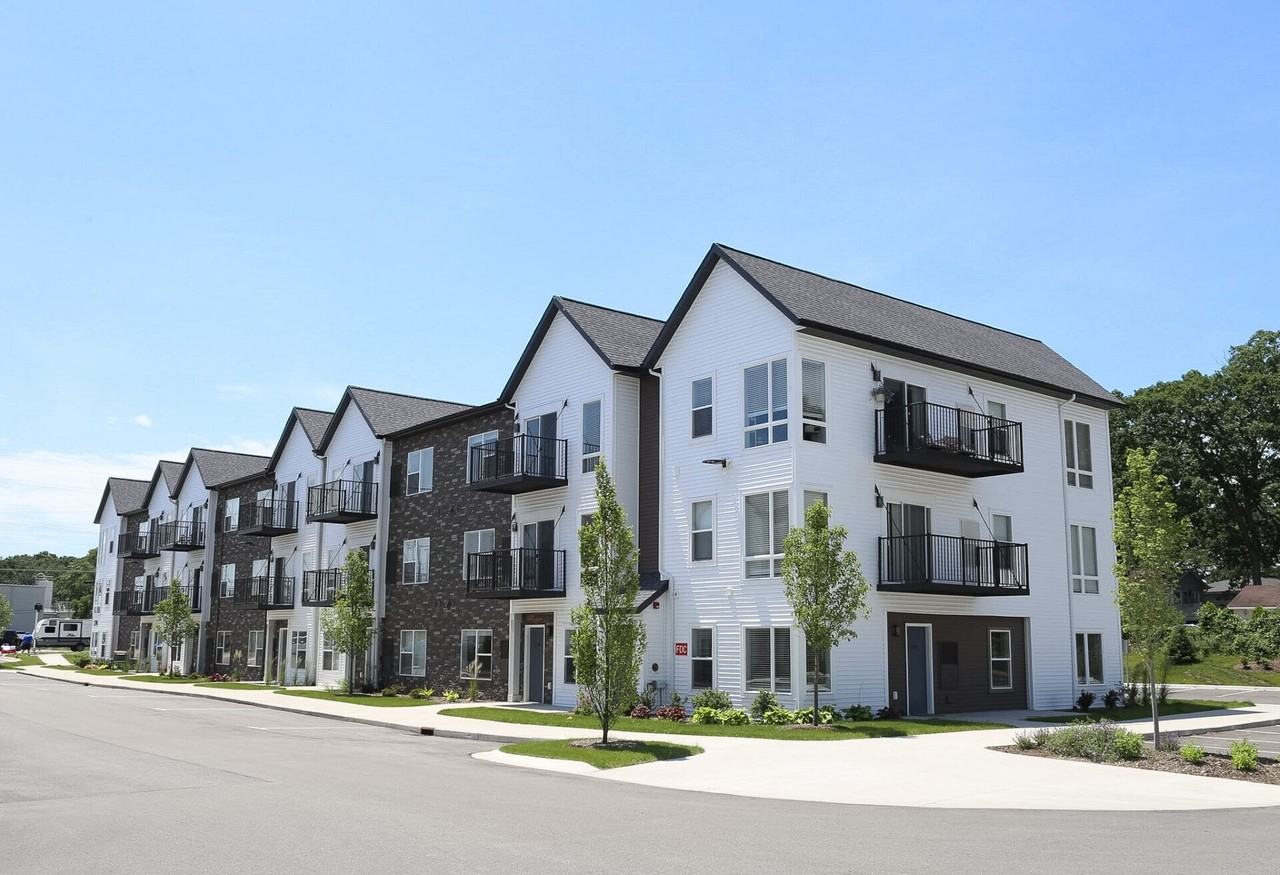 Lakewood Place Apartment Village - Photo 5 of 28