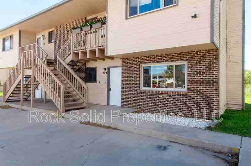 1825 Edgewater Ave - Photo 3 of 17