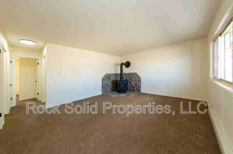 1825 Edgewater Ave - Photo 5 of 17
