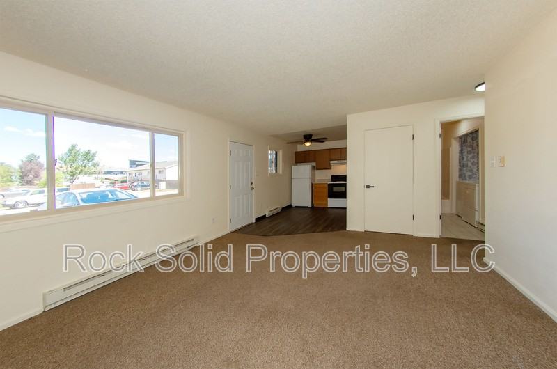 1825 Edgewater Ave - Photo 7 of 17
