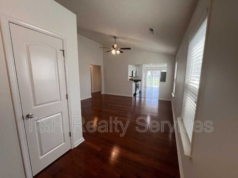 5771 White Pine Rd - Photo 7 of 26